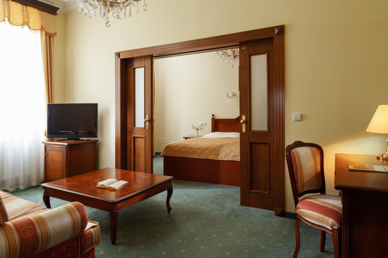 קרלובי וארי Lazensky Hotel Moskevsky Dvur מראה חיצוני תמונה
