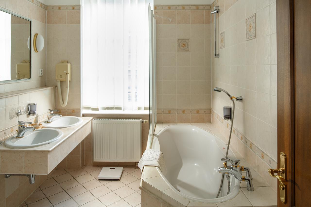 קרלובי וארי Lazensky Hotel Moskevsky Dvur מראה חיצוני תמונה