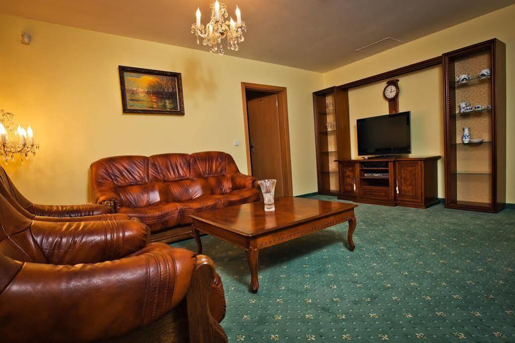 קרלובי וארי Lazensky Hotel Moskevsky Dvur מראה חיצוני תמונה